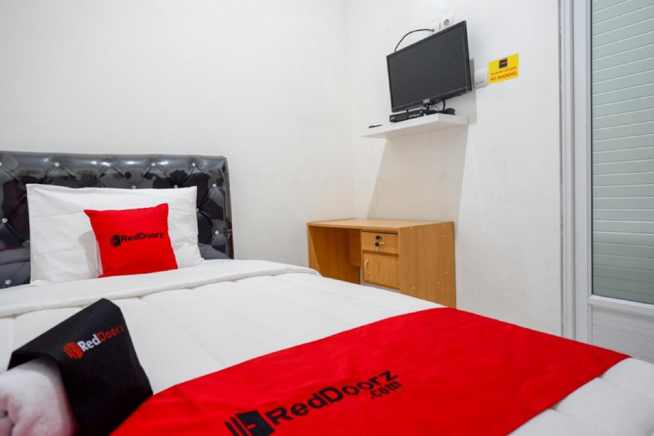Reddoorz Hostel Near Kota Lama Семаранг Екстериор снимка