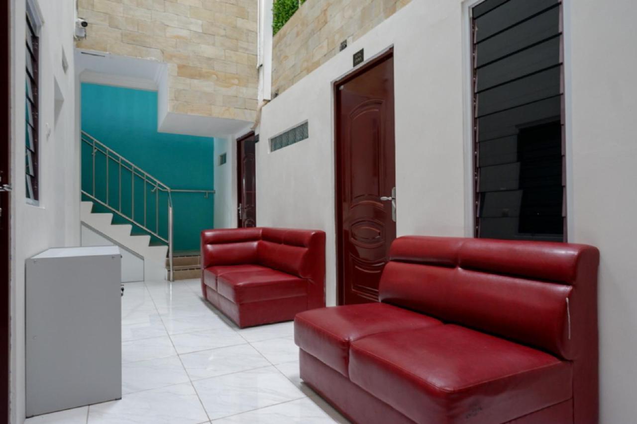 Reddoorz Hostel Near Kota Lama Семаранг Екстериор снимка