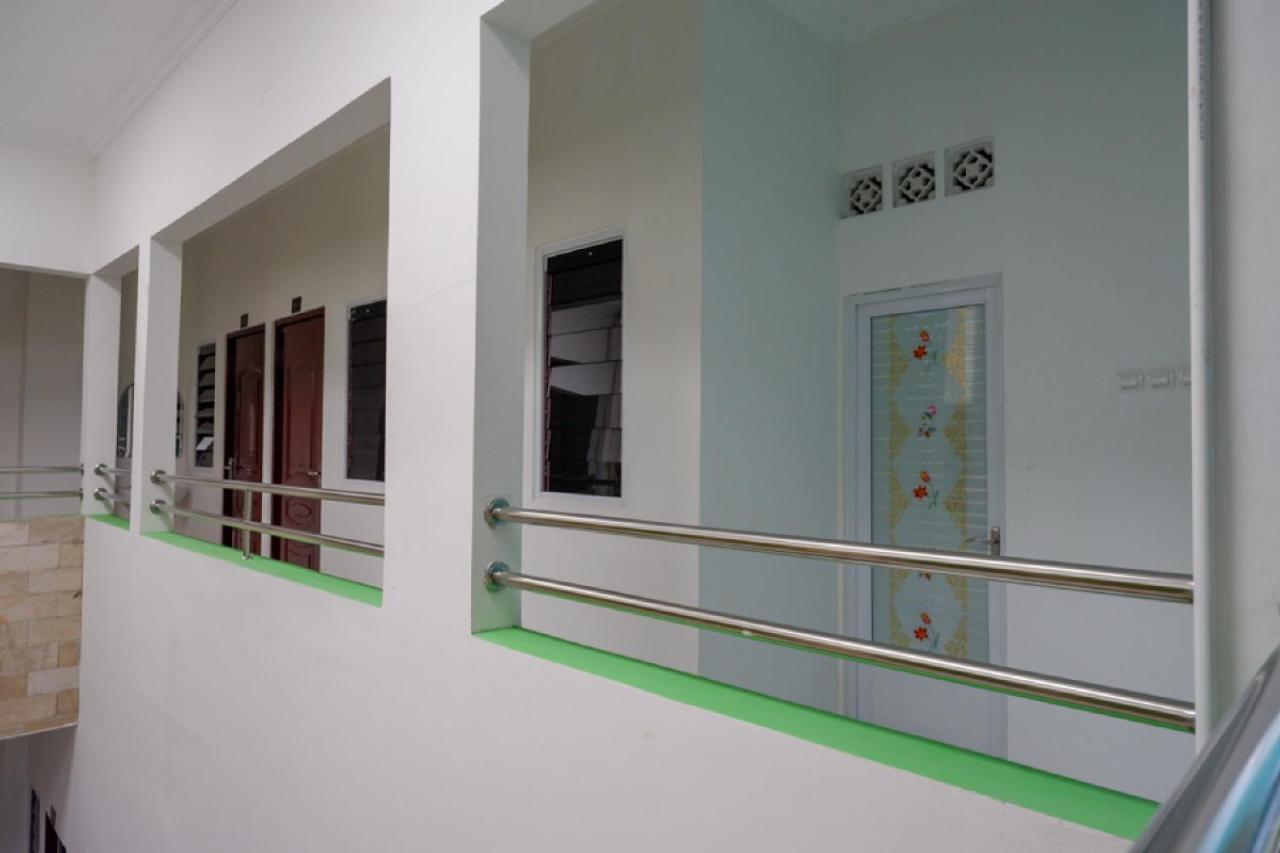 Reddoorz Hostel Near Kota Lama Семаранг Екстериор снимка