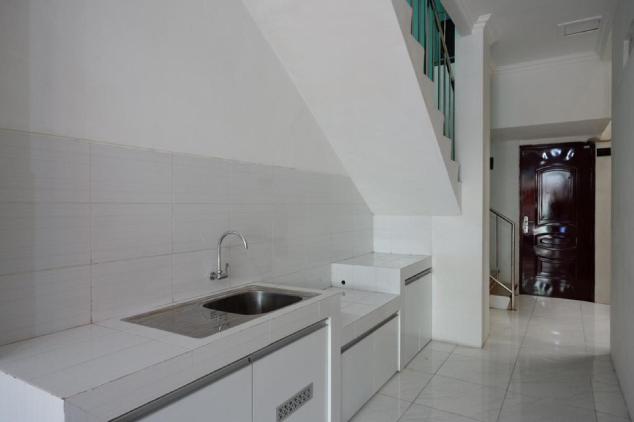 Reddoorz Hostel Near Kota Lama Семаранг Екстериор снимка