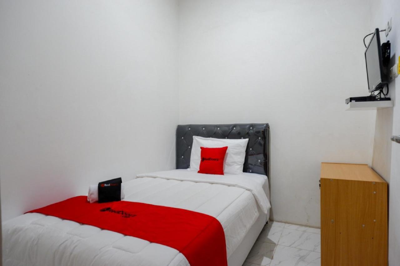 Reddoorz Hostel Near Kota Lama Семаранг Екстериор снимка