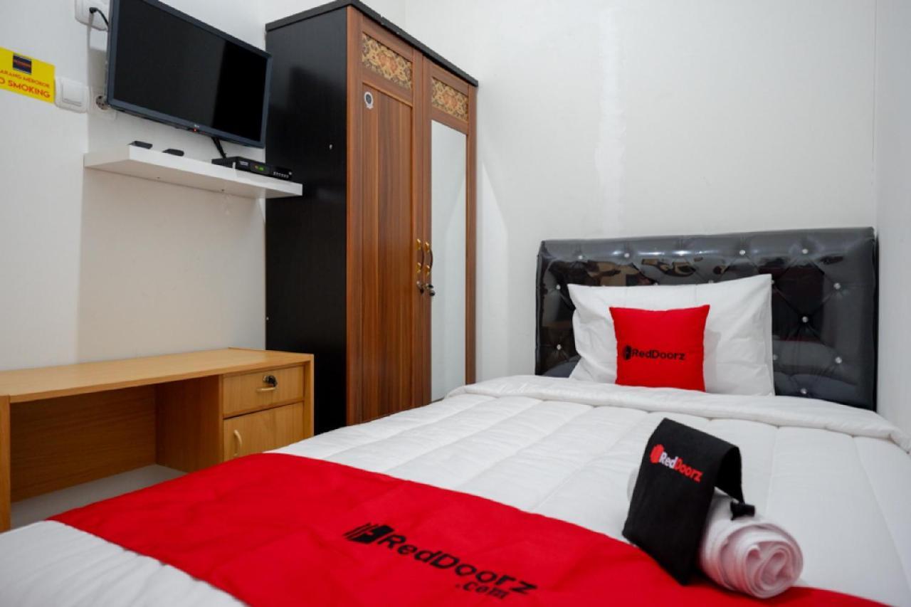 Reddoorz Hostel Near Kota Lama Семаранг Екстериор снимка