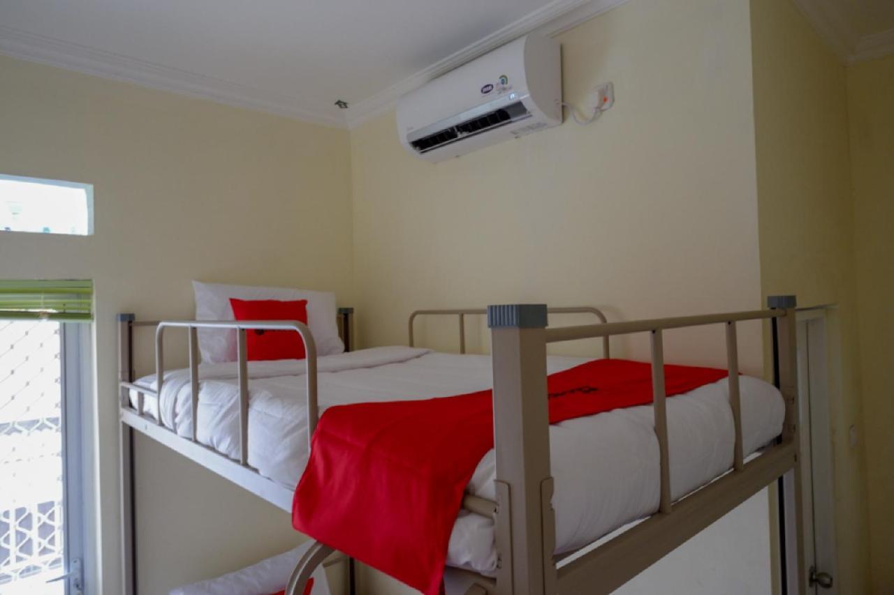 Reddoorz Hostel Near Kota Lama Семаранг Екстериор снимка