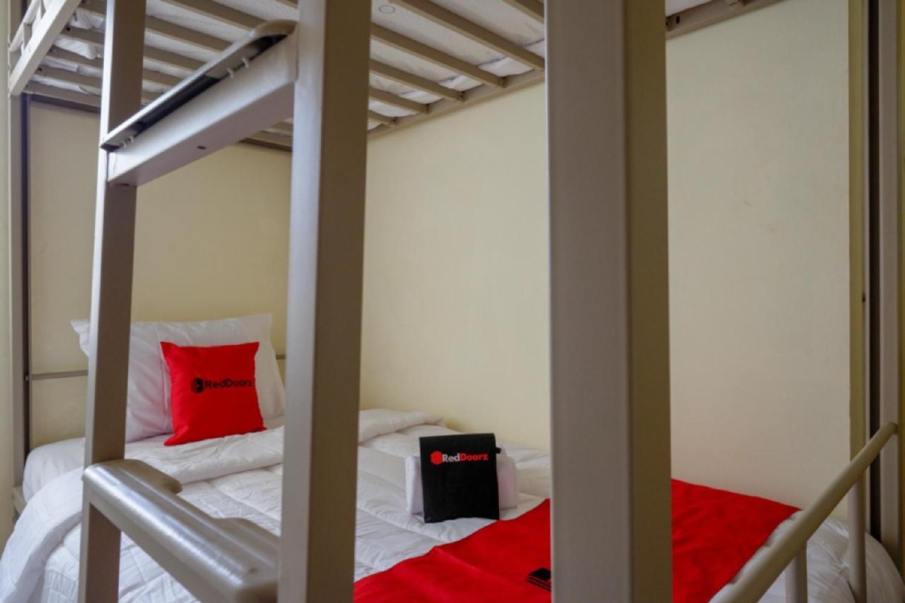 Reddoorz Hostel Near Kota Lama Семаранг Екстериор снимка