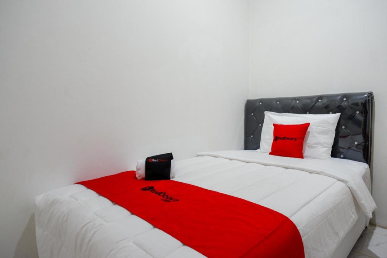 Reddoorz Hostel Near Kota Lama Семаранг Екстериор снимка