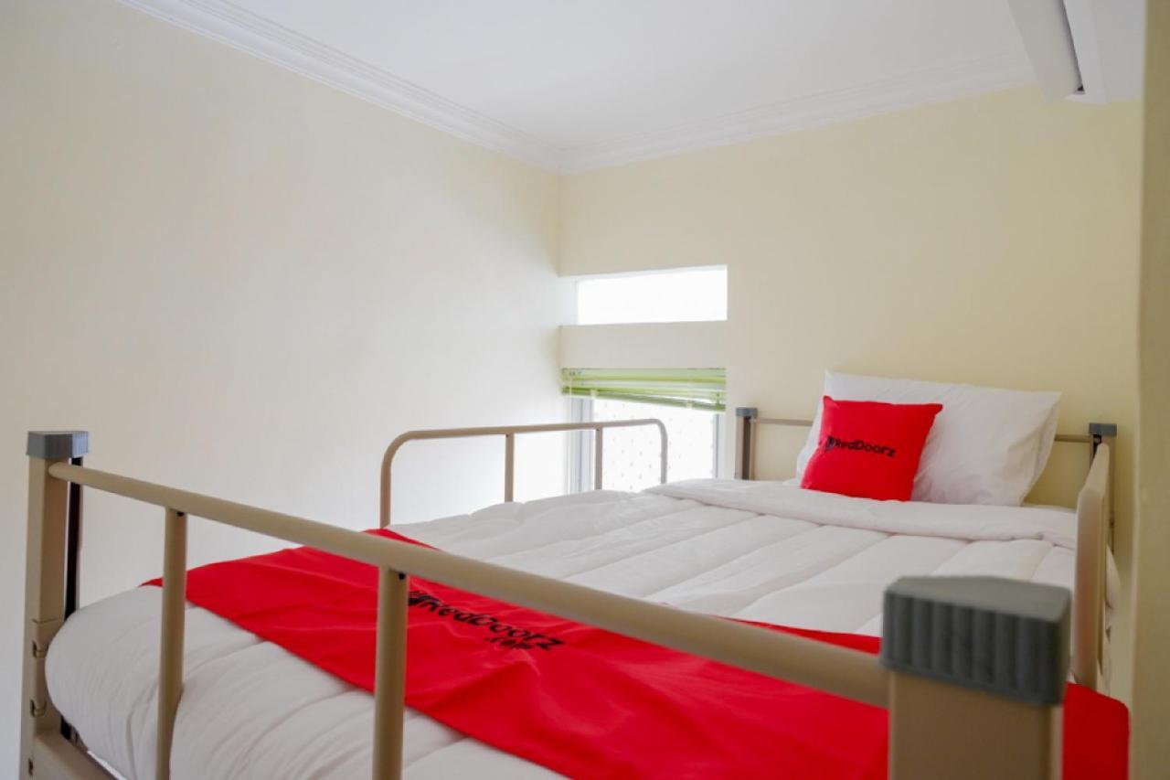Reddoorz Hostel Near Kota Lama Семаранг Екстериор снимка