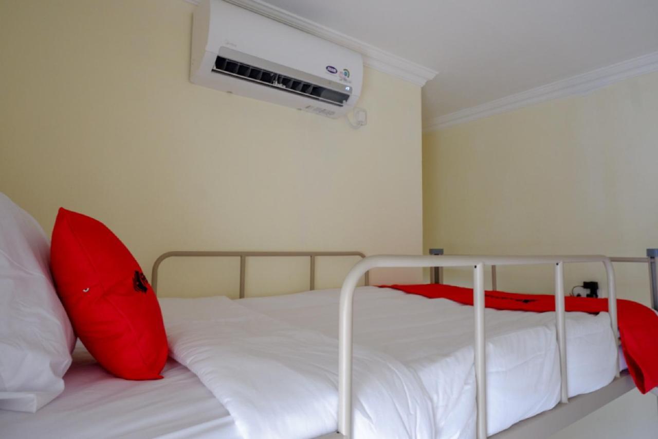 Reddoorz Hostel Near Kota Lama Семаранг Екстериор снимка