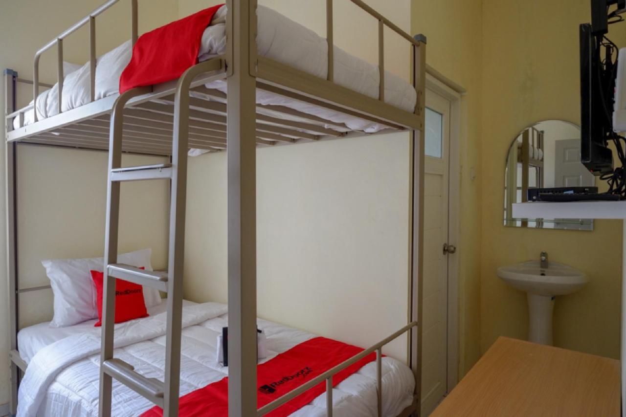 Reddoorz Hostel Near Kota Lama Семаранг Екстериор снимка