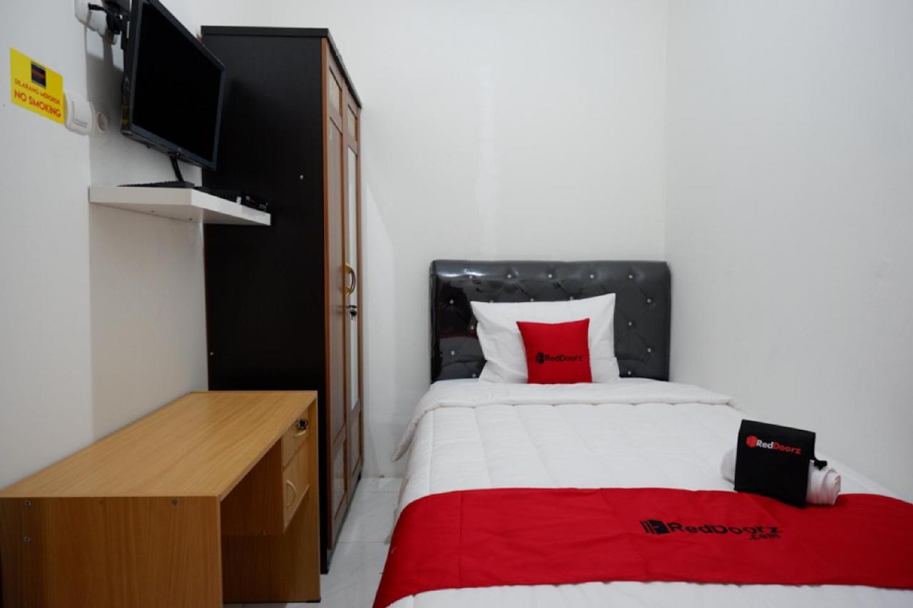 Reddoorz Hostel Near Kota Lama Семаранг Екстериор снимка